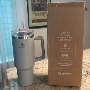 NIB NWT 40 oz. Stanley cup in Ash Gray